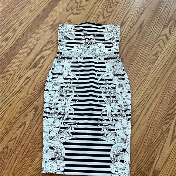 Express Black & White Floral Striped Strapless Bodycon Dress Size 4 - Picture 6 of 8
